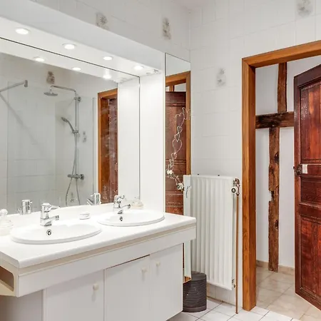 Charming In Viroinval Le Mesnil